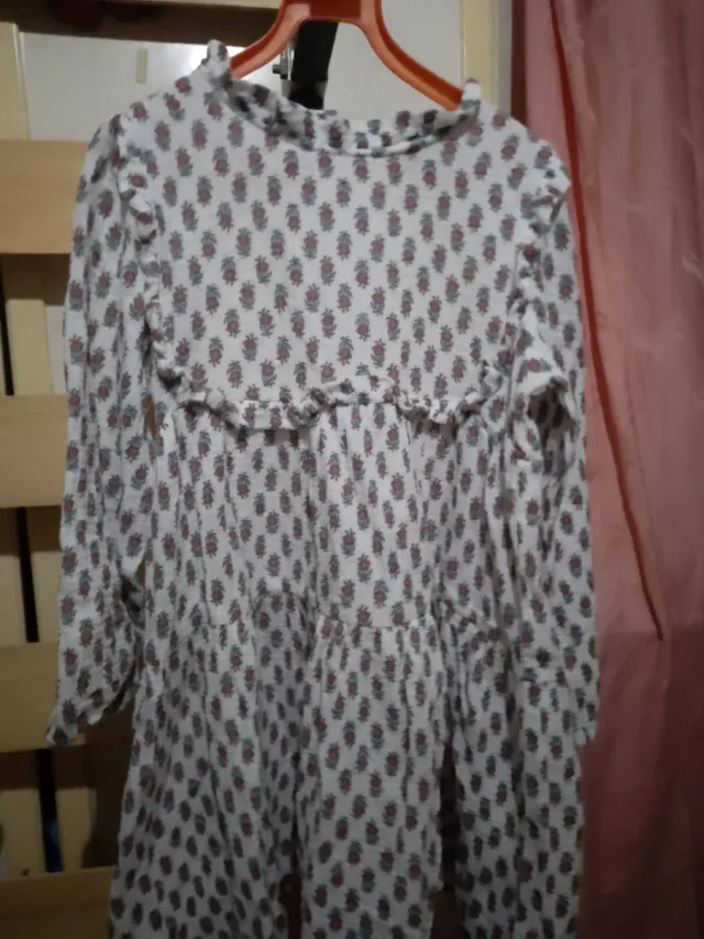 Vestido niña 6 años floral los vendo por 4 cada un