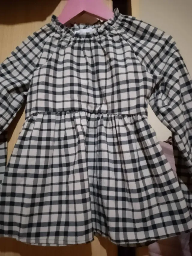 Vestido niña 6 años floral los vendo por 4 cada un
