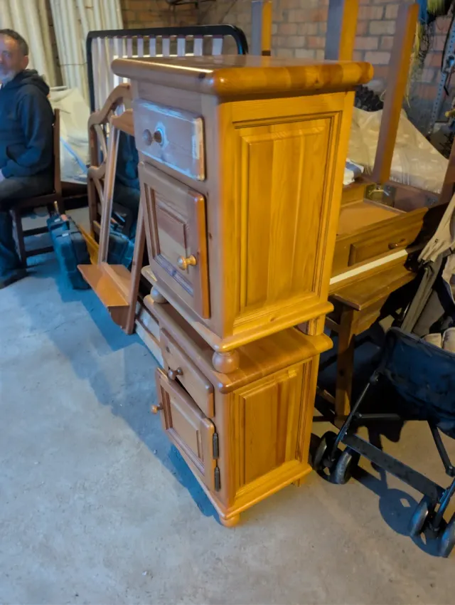 2 Mesitas de noche de madera