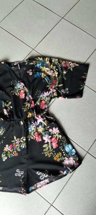 Zara abito corto floreale nero, pantaloncini