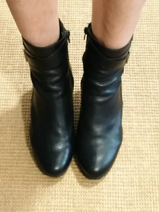 Botines negros altos