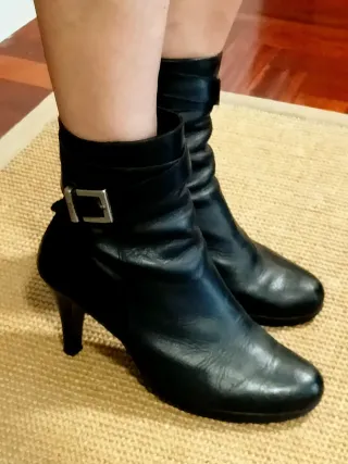 Botines negros altos