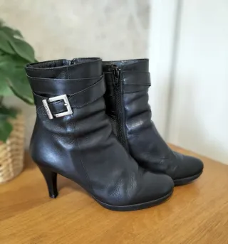Botines negros altos