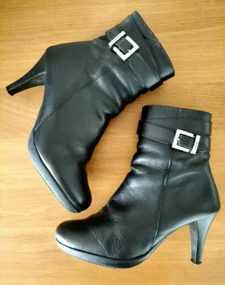 Botines negros altos