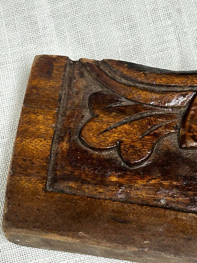 Coperchio/Finitura in Legno Intagliato Antico