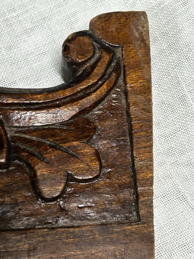 Coperchio/Finitura in Legno Intagliato Antico