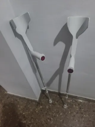 Muletas ajustables adulto/ niño.