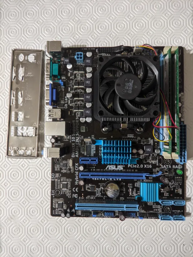 FX 4300, 8GB RAM y placa base