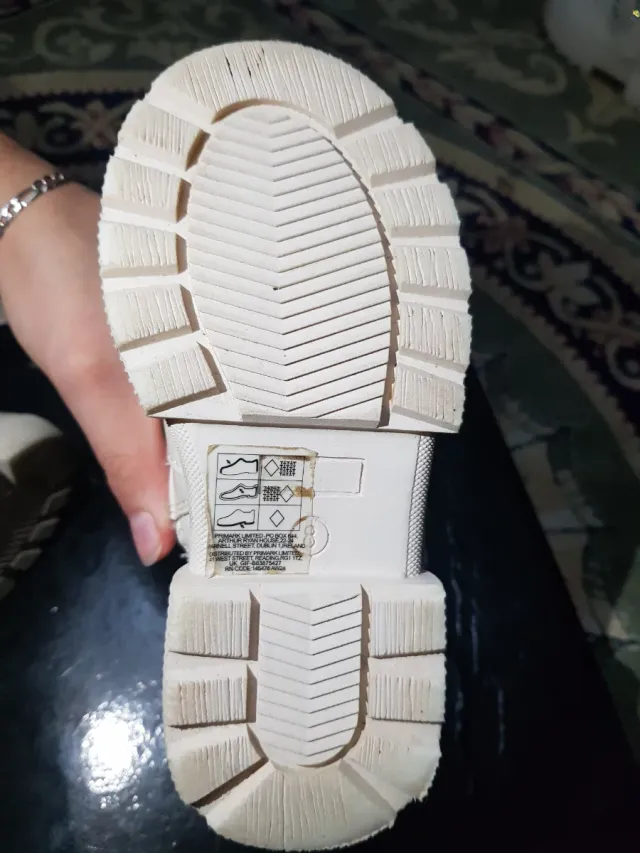 Botas niña crema con hebilla y cremallera