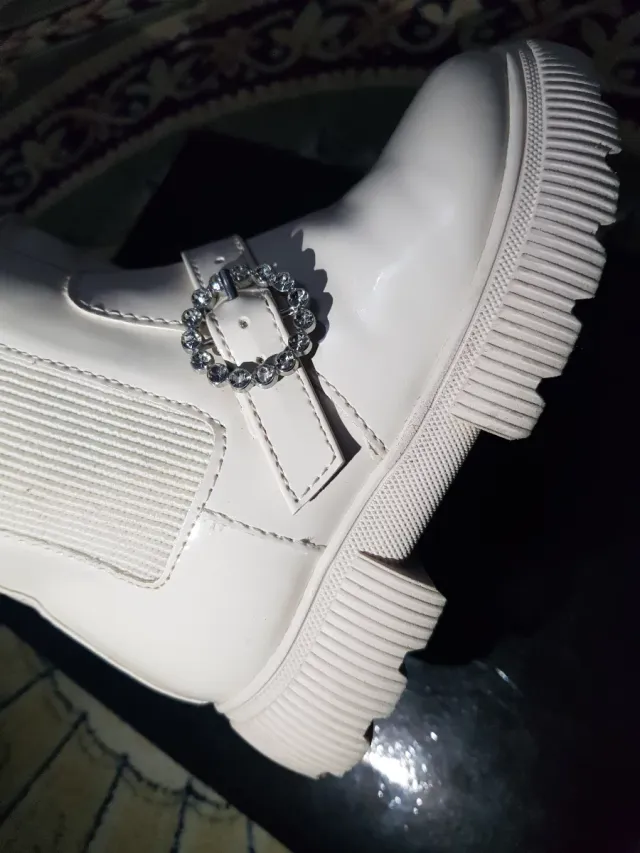 Botas niña crema con hebilla y cremallera