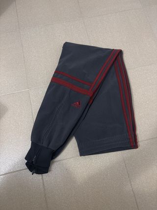 Pantalón Adidas Challenger Gris y Rojo