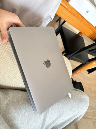 MacBook Pro 13” 2019 – i7 / 16GB RAM – Oportunidad