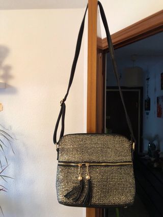 Bolso bandolera negro y dorado
