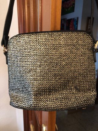 Bolso bandolera negro y dorado