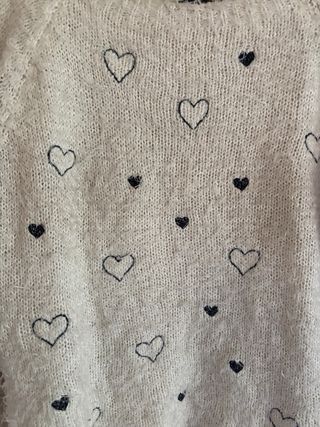 Maglioncino panna con cuori neri