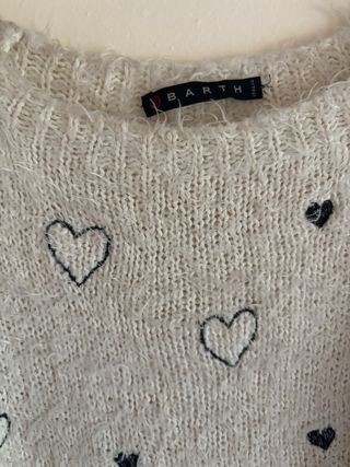 Maglioncino panna con cuori neri