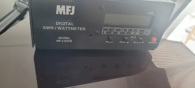 MFJ-826B Medidor SWR/Wattmetro Digital