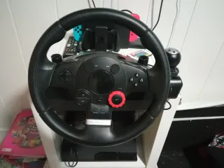 Volante Logitech Driving Force.Regalo F1 del2010