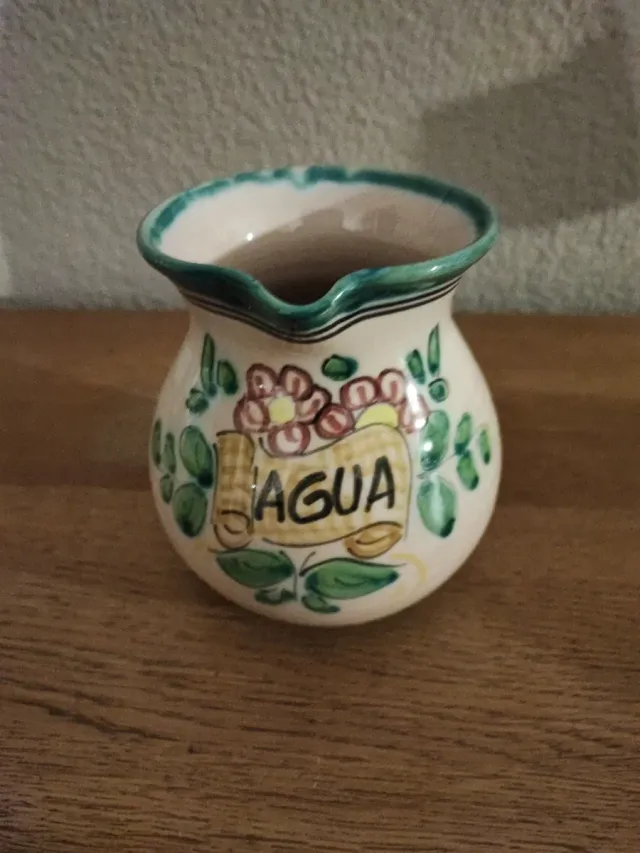 Jarra cerámica para agua.