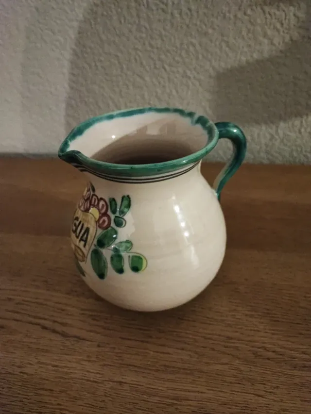Jarra cerámica para agua.