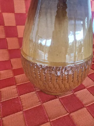 Botijo marrón y dorado