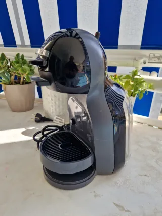 Cafetera Dolce Gusto Negra