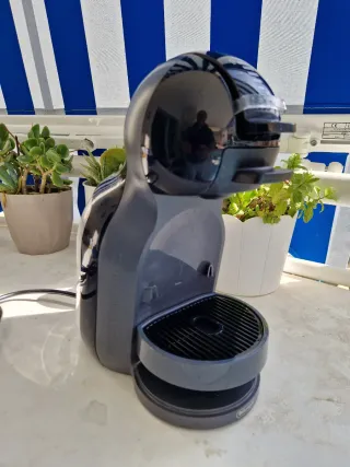 Cafetera Dolce Gusto Negra