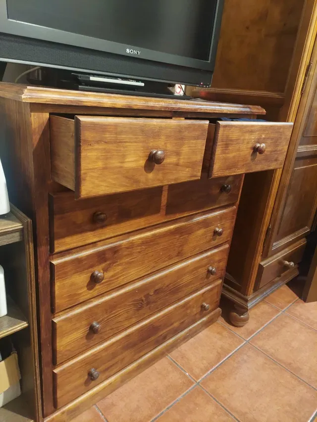 Cómoda de madera maciza