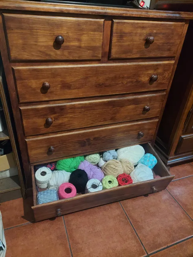 Cómoda de madera maciza