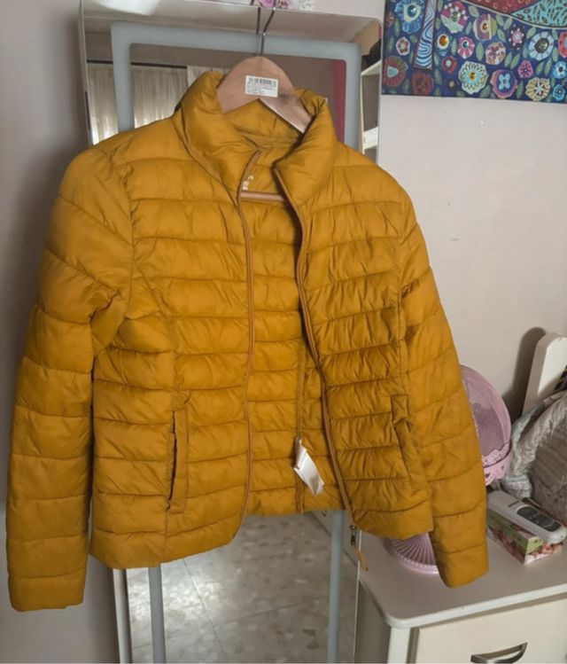 Chaqueta acolchada mostaza