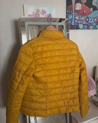 Chaqueta acolchada mostaza