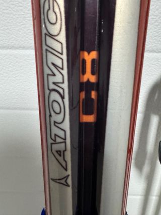 Esquís Carving atómic 170cm + Bastones 125cm