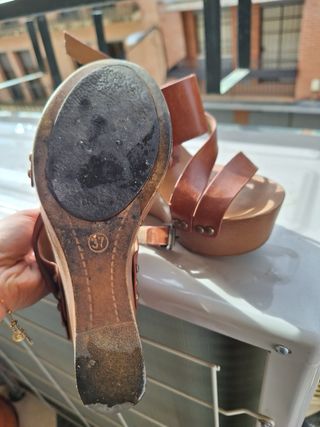 Sandalias de cuña marrones