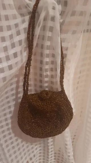 Bolso de fiesta marrón y dorado