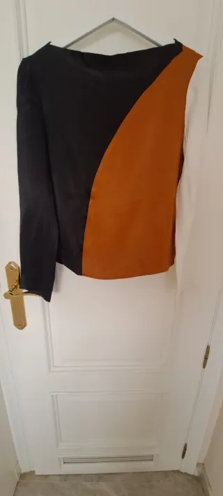 Blusa manga larga ocre y negro