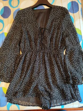 Mono corto negro manga larga lunares