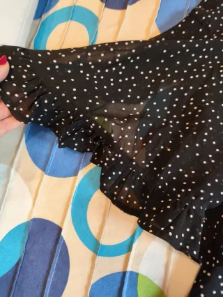 Mono corto negro manga larga lunares