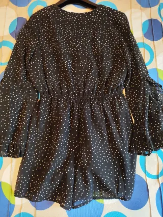 Mono corto negro manga larga lunares