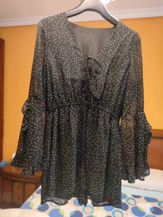 Mono corto negro manga larga lunares