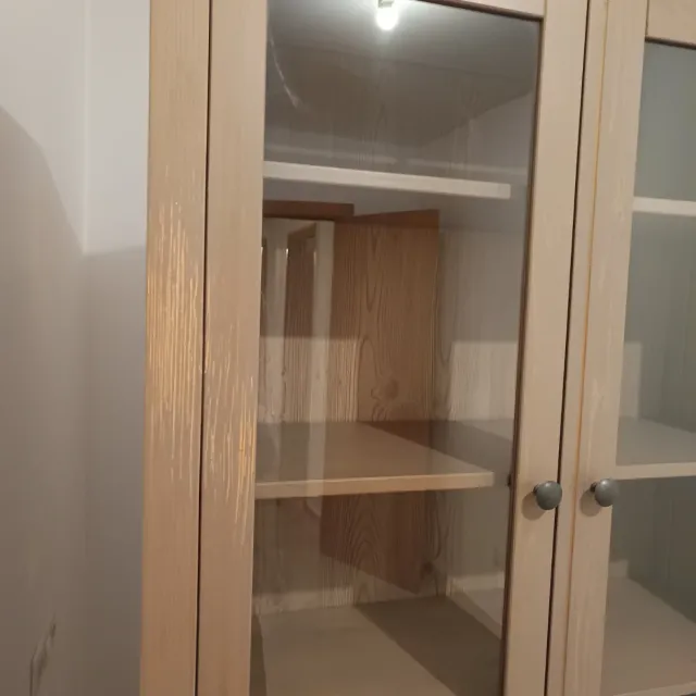 Vitrina Hemnes Ikea Madera Buen estado Mueble