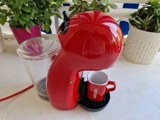 Cafetera Dolce Gusto Roja