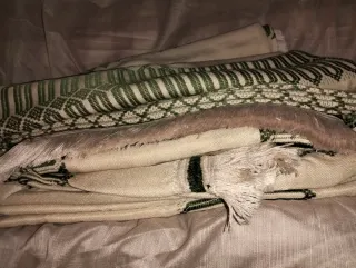 Colchas vintage beige y verde hay 5 unidades