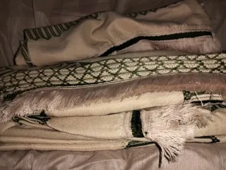 Colchas vintage beige y verde hay 5 unidades