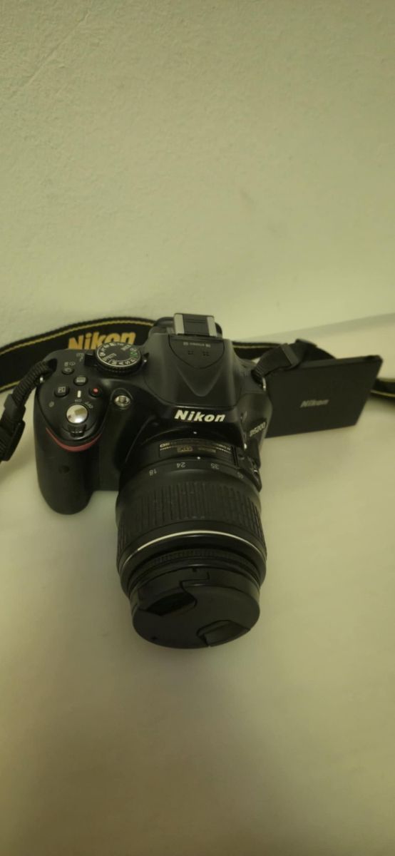 Nikon D5200 + Objetivo 18-55mm