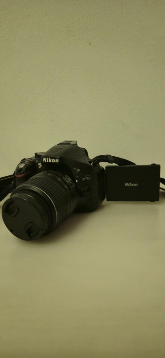 Nikon D5200 + Objetivo 18-55mm