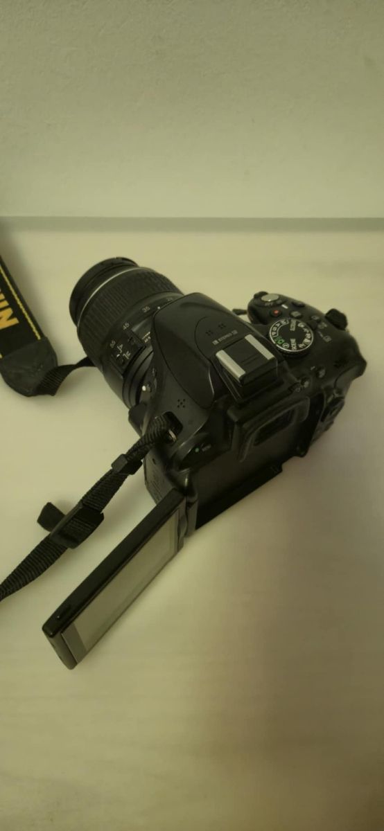 Nikon D5200 + Objetivo 18-55mm