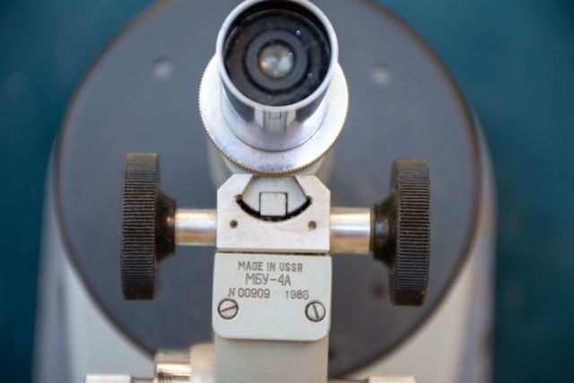 Microscopio antiguo URSS con caja