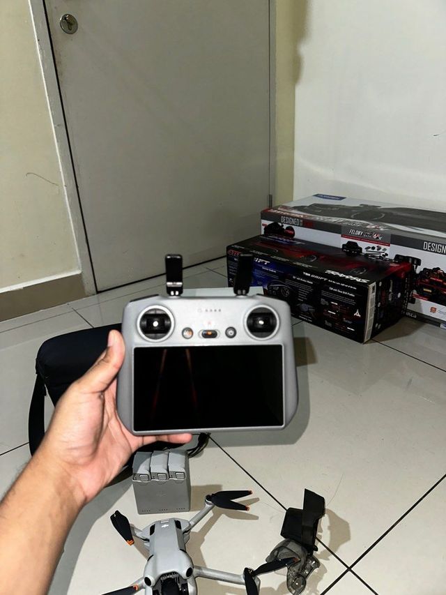 Dron DJI Mini 4 Pro + Fly More Combo