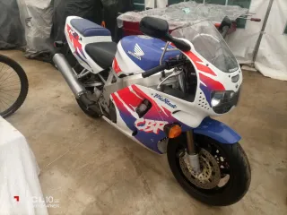 Honda CBR 900 sc 28
