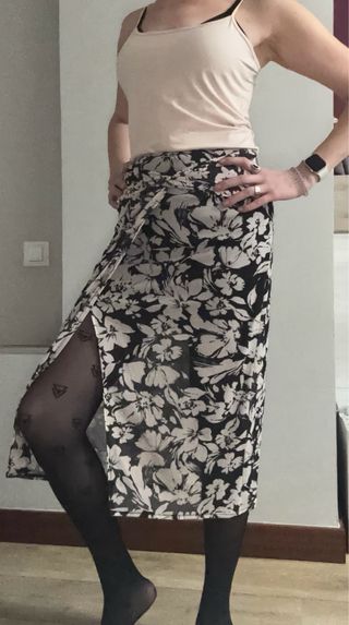 Falda larga estampada flores B/N